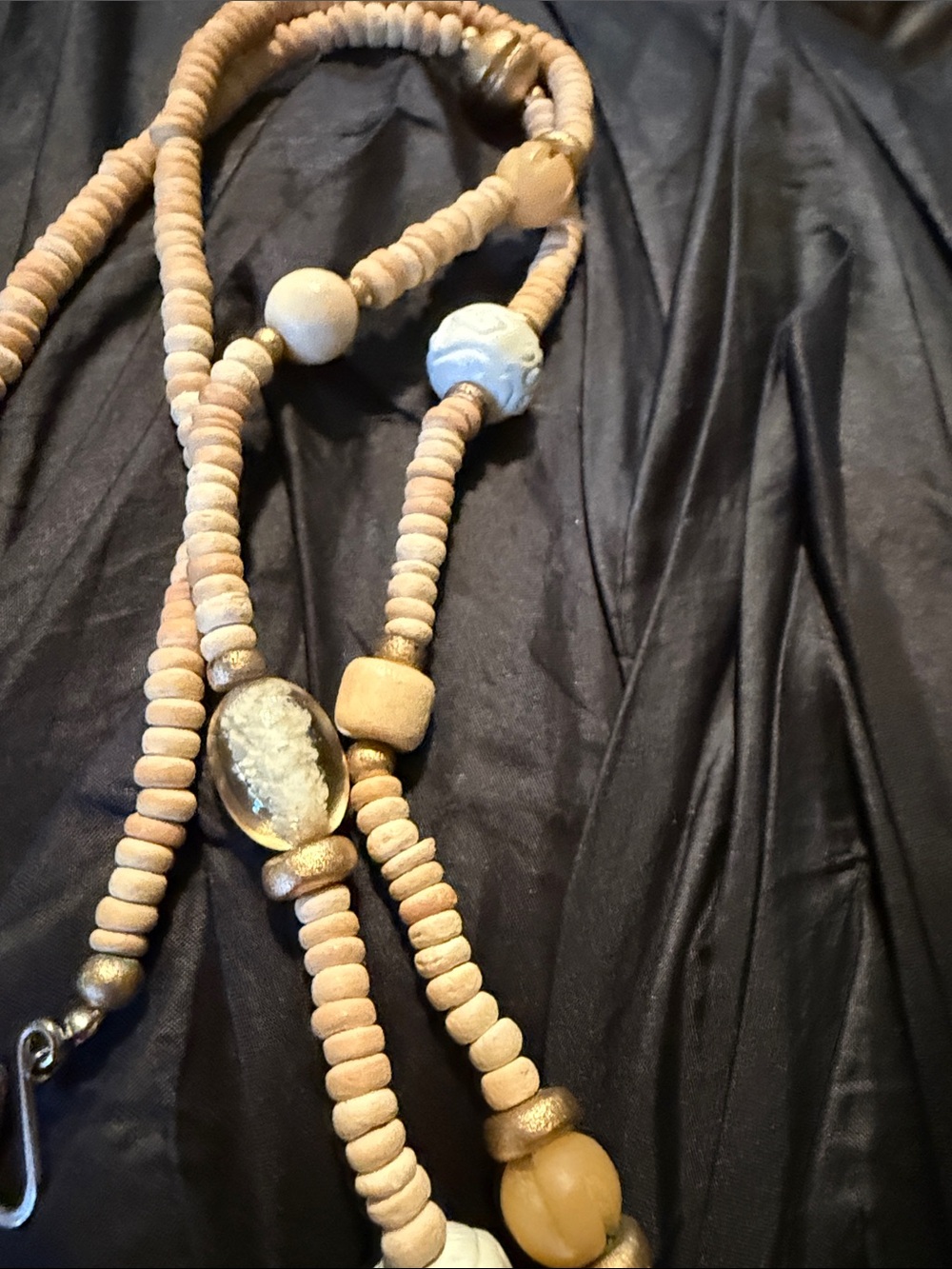 Donut pendant Beaded Statement Necklace with stone and natural shell chips - Picture 4 of 9